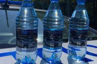 +35: в Хакасии сотрудники ГИБДД раздают водителям воду