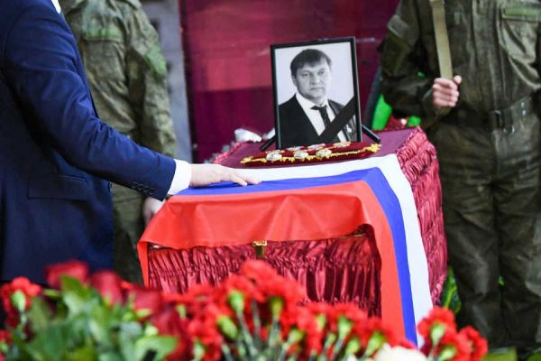 Семье погибшего в зоне СВО депутата из Хакасии прислали медаль по почте