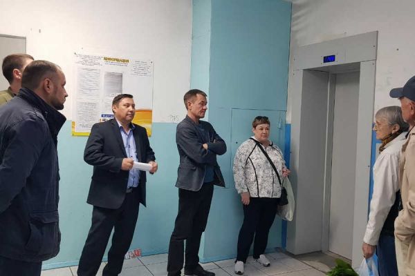 Опасный лифт проверили в столице Хакасии