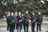Серышев и Коновалов в Хакасии почтили память погибших в результате теракта и посетили филиал фонда «Защитники Отечества»