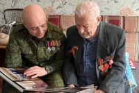 Председатель парламента Хакасии в военной форме побывал в гостях у 100-летнего ветерана Великой Отечественной войны
