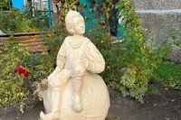 Скульптуры появились в одном из дворов проблемного города Хакасии