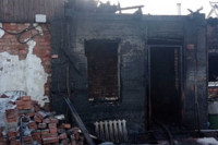 Хозяин выпрыгнул из огня, гости - не смогли: следователи рассказали подробности пожара с погибшими в Хакасии