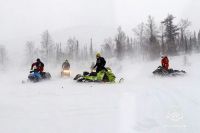 28 снегоходчиков потерялись во время метели в горах Хакасии. Идет поисково-спасательная операция