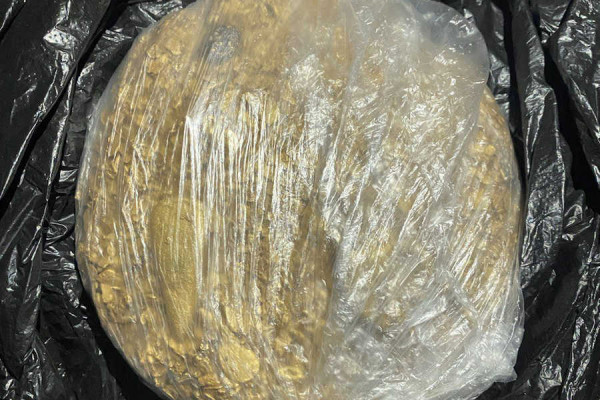 ФСБ показала природное золото, которое хотел продать житель Хакасии