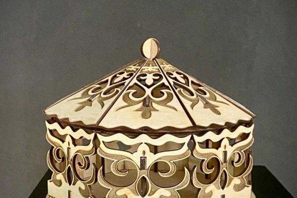 Лучшим сувениром Хакасии признана шкатулка в виде юрты