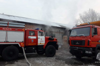 Огненные выходные: база отдыха, гаражи, дома, общежитие, баня горели в Хакасии