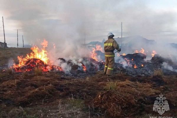 У жителя Хакасии в дороге сгорело более 4 тонн сена