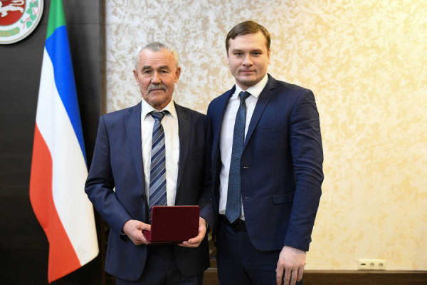 Два сотрудника разреза Майрыхский получили почетное звание «Заслуженный шахтер Российской Федерации»