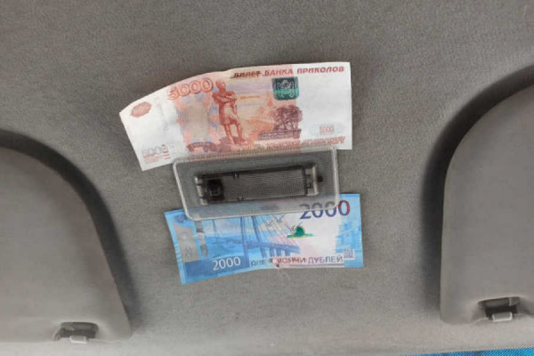 Фальшивые деньги гуляют по Хакасии: очередную странную купюру выявили в банке