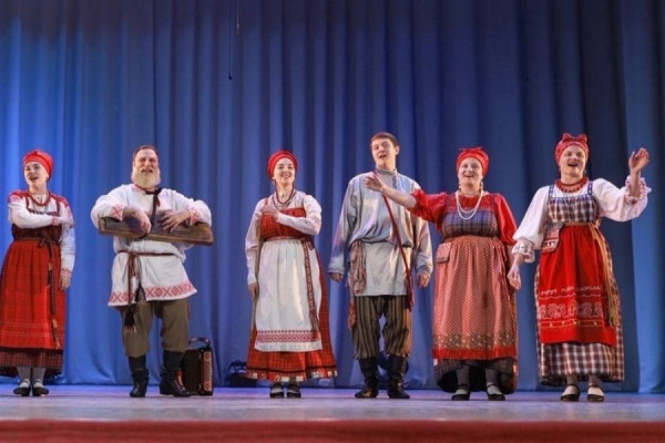 Ансамбль народной песни, выступавший на одной сцене с Надеждой Бабкиной, едет в Абакан