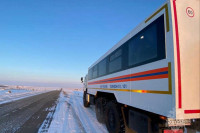 Аномальные морозы сковывают Хакасию: пункт обогрева выехал на трассу для помощи автомобилистам