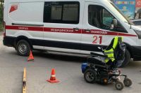 Иномарка сбила инвалида-колясочника в городе Хакасии