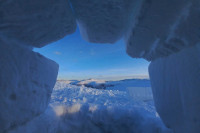 Снежный дом построили жители Хакасии на Сотом перевале