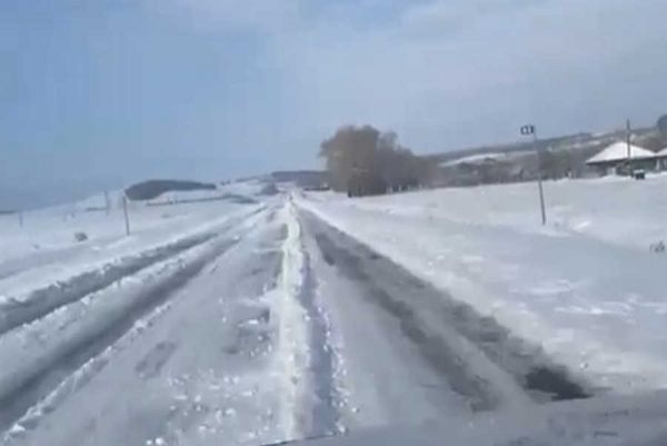Движение пассажирского транспорта закрыли в Хакасии из-за выпавшего снега