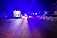 Сидящий на дороге мужчина погиб в ДТП в Хакасии