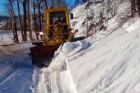 Снежная лавина заблокировала дорогу по соседству с Хакасией
