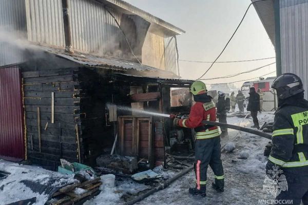 Пожар из-за дымовой трубы произошел в Хакасии