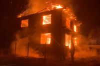 Погибли мать и двое сыновей: в СК рассказали подробности крупного пожара на юге Красноярского края