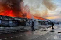 Крупный пожар в Абакане: площадь возгорания 1500 кв.м. Фото, видео