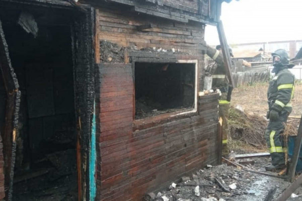 Мужчина сильно обгорел: в МЧС рассказали о причинах пожаров на выходных в Хакасии