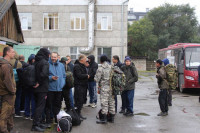 Обстановка на сборном пункте в столице Хакасии: многие не ждут повесток. Фото