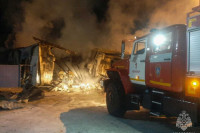 В Хакасии ночью в гараже сгорели три автомобиля