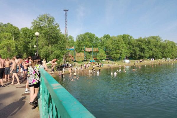 Жара: жители столицы Хакасии уже купаются в Зоне отдыха