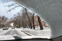 Снег с дорог Абакана вывозят круглосуточно