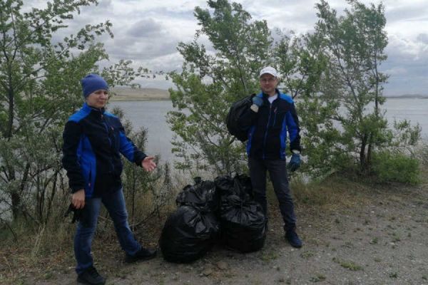 Разрез Майрыхский отметил День эколога субботником на озере Турпанье