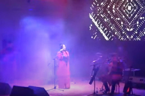 Популярная песня Виктора Цоя на хакасском языке с горловым пением. Видео