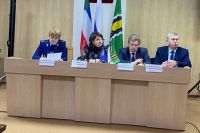 Глава района Хакасии Ирина Войнова пригласила представителей правительства, прокуратуры и энергетиков на серьезный разговор